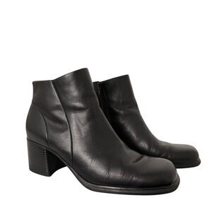White Mountain Fairchild Black Leather Side Zip Ankle Booties Size 9
